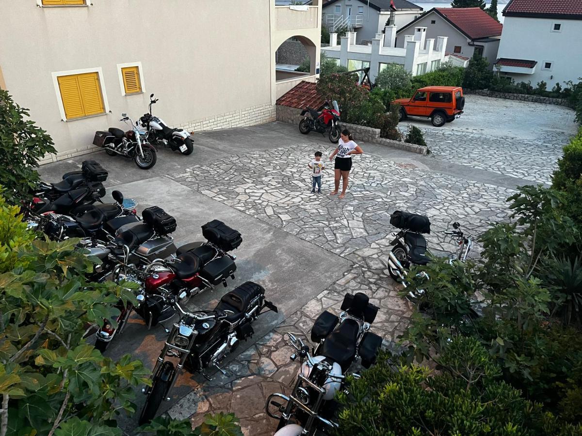 Apartments Rukelj Karlobag Bagian luar foto