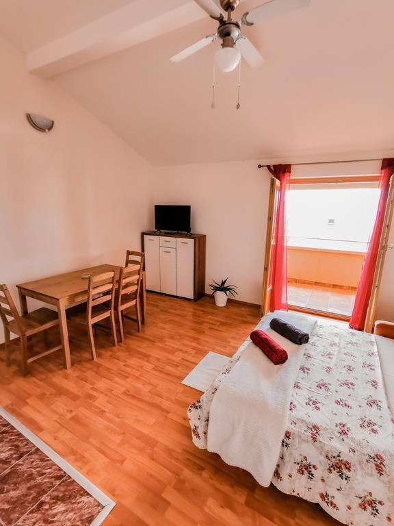 Apartments Rukelj Karlobag Bagian luar foto